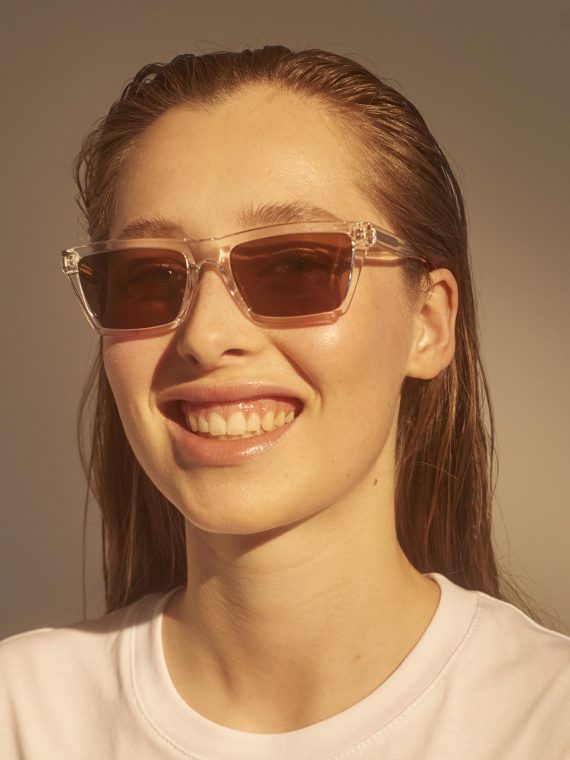 A.Kjaerbede zonnebril model CLAY kleur kristal met bronze glazen AKsunnies bril