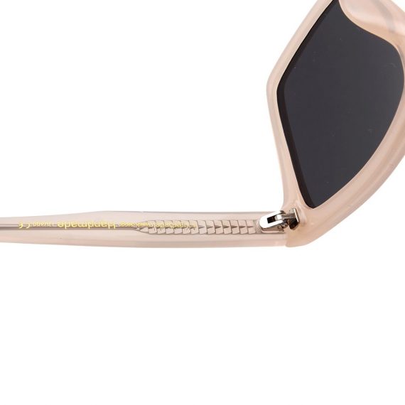A.Kjaerbede zonnebril model CLAY kleur zacht roze met grijze glazen AKsunnies bril