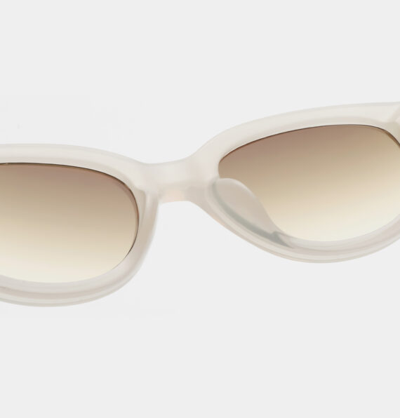 A.Kjaerbede zonnebril model WINNIE kleur WIT met OKER glazen AKsunnies bril sunglasses eyewear