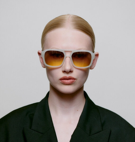 A.Kjaerbede zonnebril model KAYA kleur wit met oker glazen AKsunnies bril sunglasses eyewear