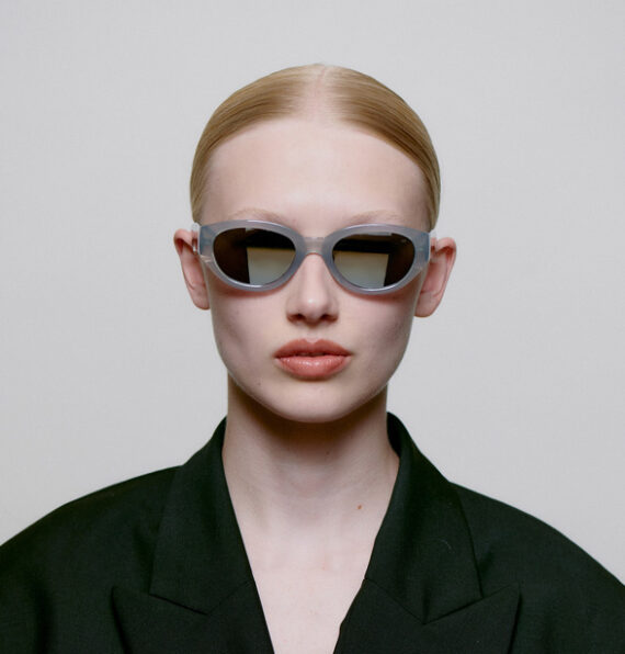 A.Kjaerbede zonnebril model WINNIE kleur GRIJS met SPIEGEL glazen AKsunnies bril sunglasses eyewear