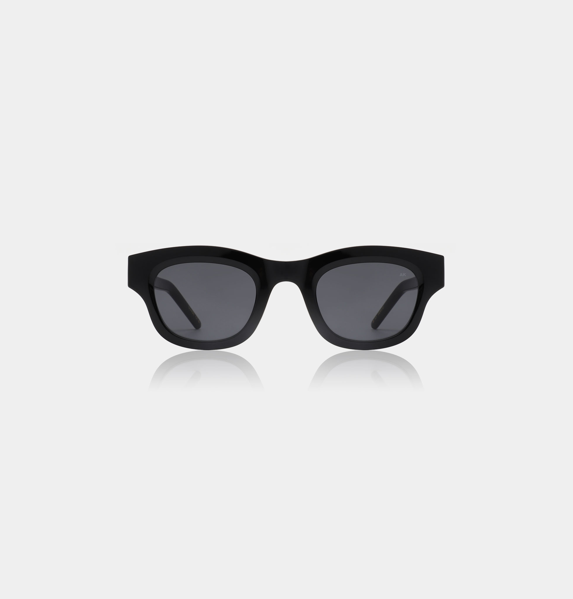 A.Kjaerbede zonnebril model LANE kleur zwart met grijze glazen AKsunnies bril sunglasses eyewear