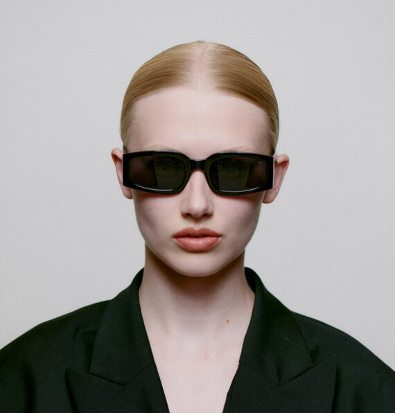 A.Kjaerbede zonnebril model ALEX kleur ZWART met GRIJZE glazen AKsunnies bril sunglasses eyewear
