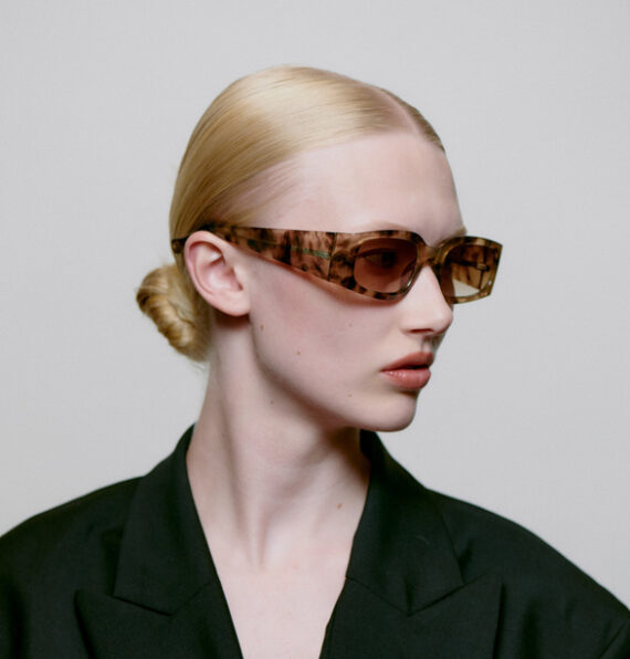 A.Kjaerbede zonnebril model ALEX kleur COQUINA met BRONZE glazen AKsunnies bril sunglasses eyewear