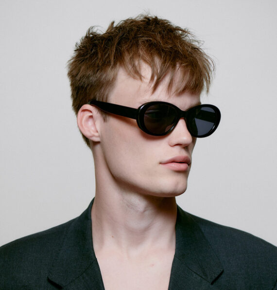 A.Kjaerbede zonnebril model ANMA kleur zwart met grijze glazen AKsunnies bril sunglasses eyewear