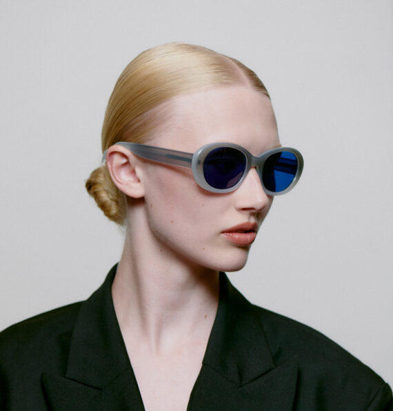 A.Kjaerbede zonnebril model ANMA kleur grijs met blauwe glazen AKsunnies bril sunglasses eyewear