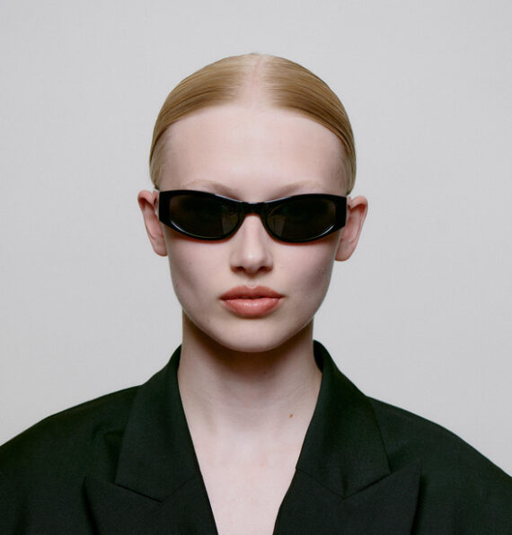 A.Kjaerbede zonnebril model GUST kleur ZWART met GRIJZE glazen AKsunnies bril sunglasses eyewear