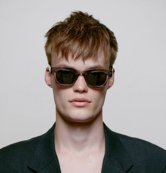 A.Kjaerbede zonnebril model LANE kleur grijs transparant met grijze glazen AKsunnies bril sunglasses eyewear