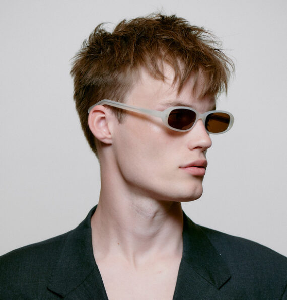 A.Kjaerbede zonnebril model MACY kleur wit met bronze glazen AKsunnies bril sunglasses eyewear
